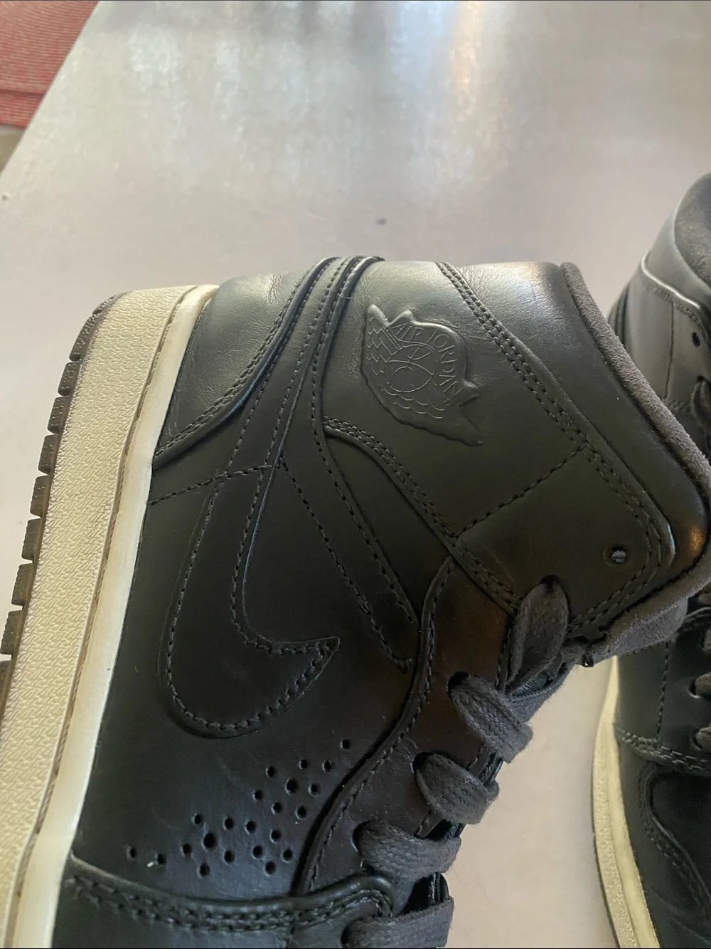 Nike Air Jordan 1 Mid Nouveau Black Ice 2014 Men’s 9.5 629151-003